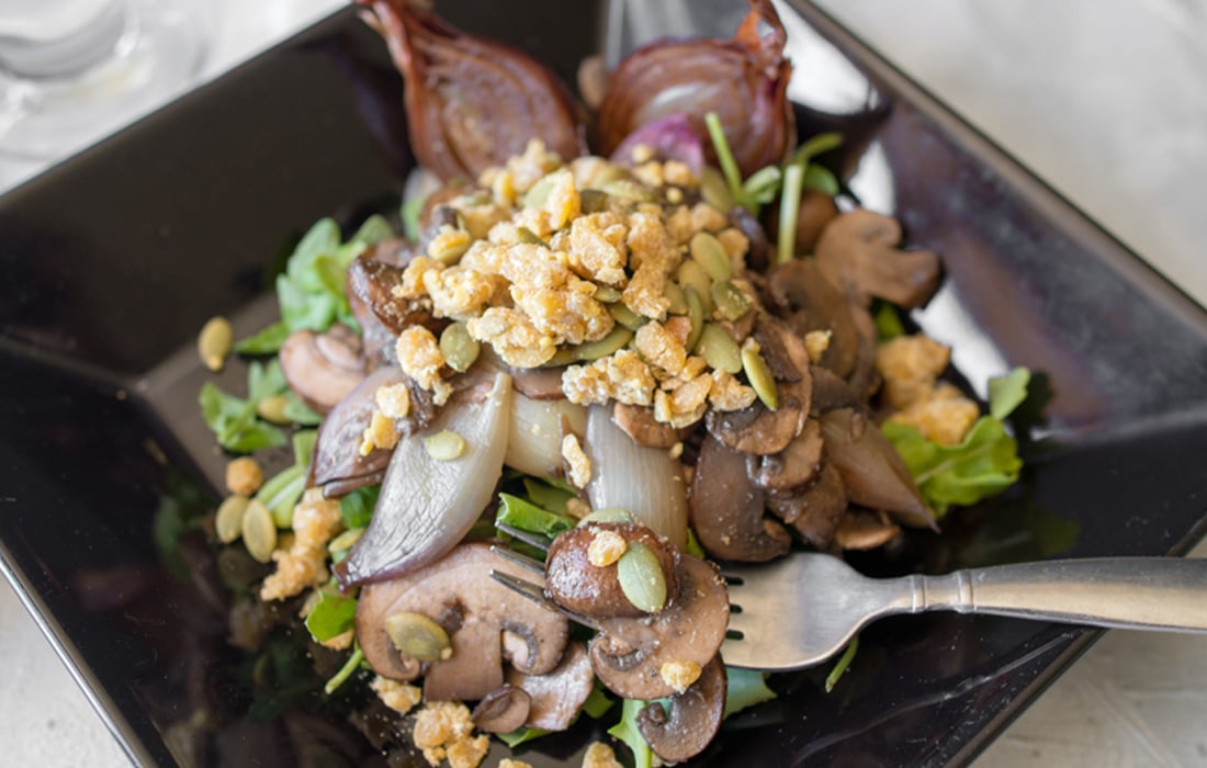 Mushrooms with Baked Tempeh