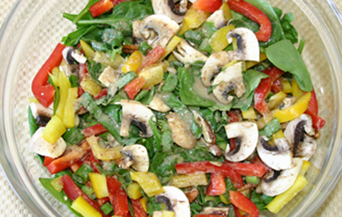 Spinach and Mushroom Salad with Tomato Cashew Dressing